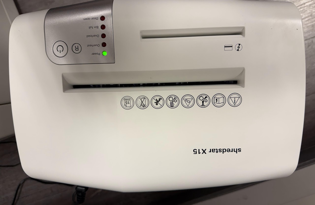 Niszczarka dokumentów HSM shredstar X15 w kancelarii tłumacza